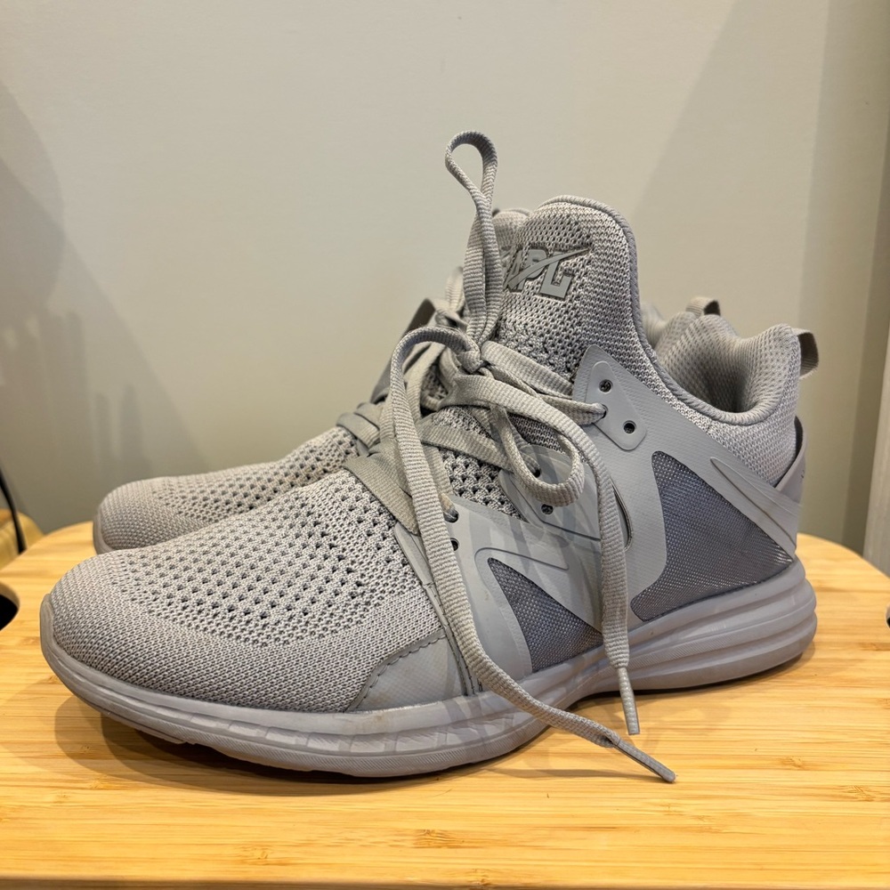 APL Ascend training sneakers